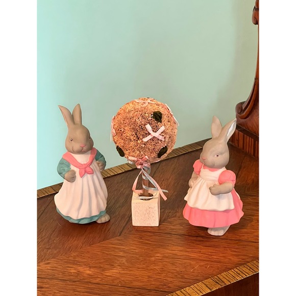 Vintage Carrot Patch Square Dept 56 Maypole Bunnies Vintage Easter Bunny - Picture 2 of 9